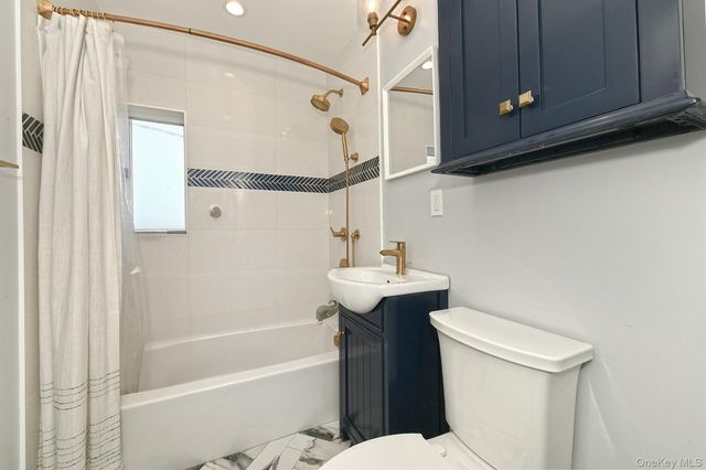 40 Knoll Lane, Levittown, NY 11756