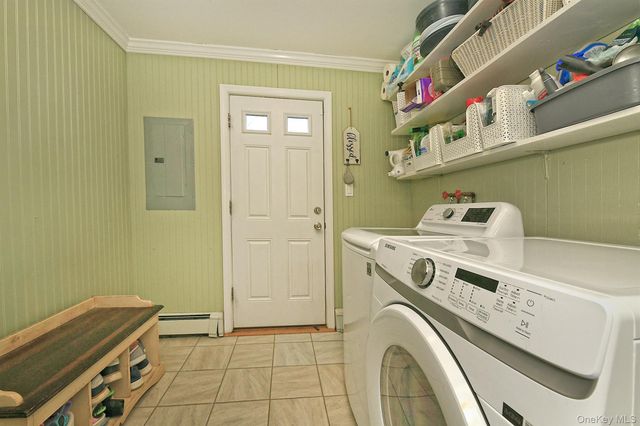 40 Knoll Lane, Levittown, NY 11756