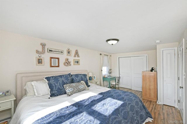 40 Knoll Lane, Levittown, NY 11756