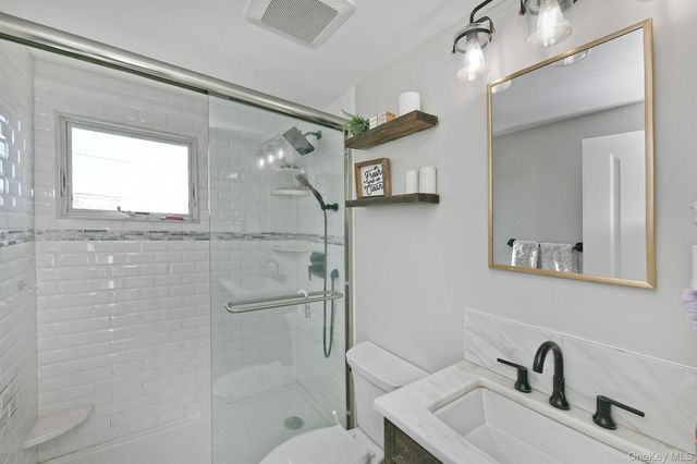 40 Knoll Lane, Levittown, NY 11756