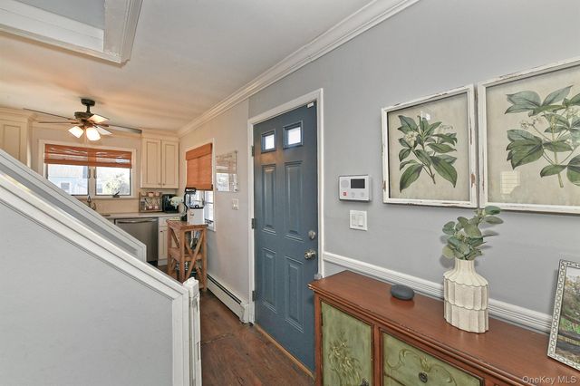 40 Knoll Lane, Levittown, NY 11756