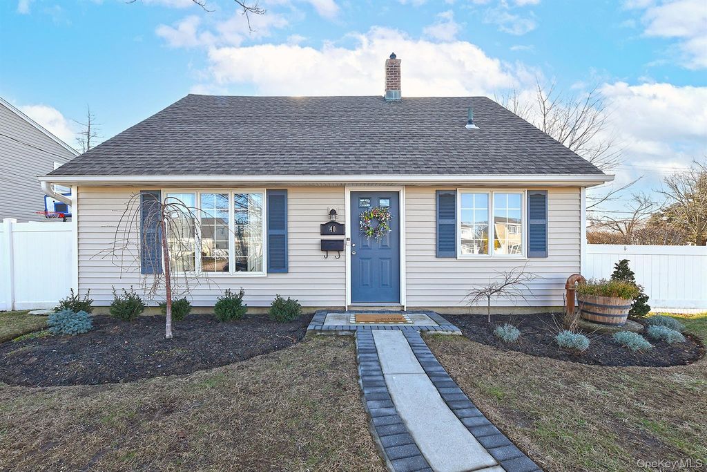 40 Knoll Lane, Levittown, NY 11756
