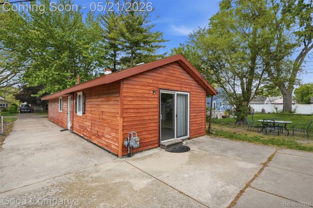 8003 William Street, Taylor, MI 48180