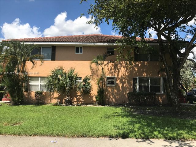 10425 NW 7th St 204, Pembroke Pines, FL 33026