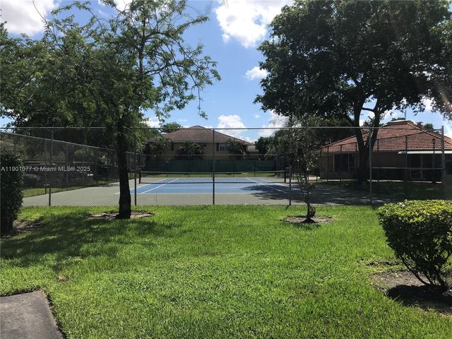 10425 NW 7th St 204, Pembroke Pines, FL 33026