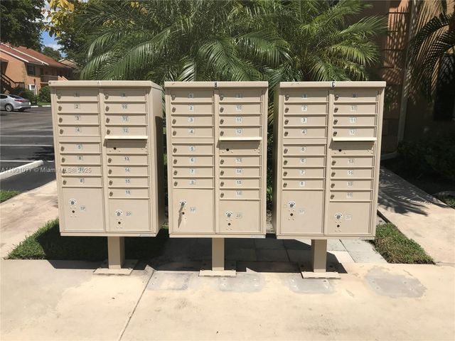 10425 NW 7th St 204, Pembroke Pines, FL 33026