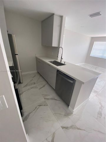 10425 NW 7th St 204, Pembroke Pines, FL 33026