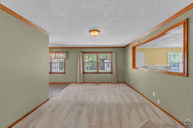 2904 Belle Haven, Lawrence, KS 66046
