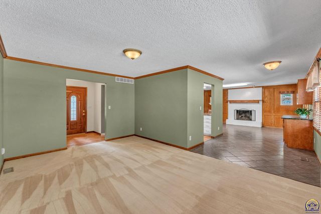 2904 Belle Haven, Lawrence, KS 66046