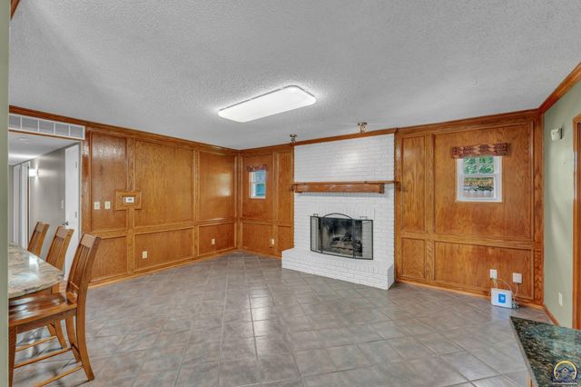 2904 Belle Haven, Lawrence, KS 66046