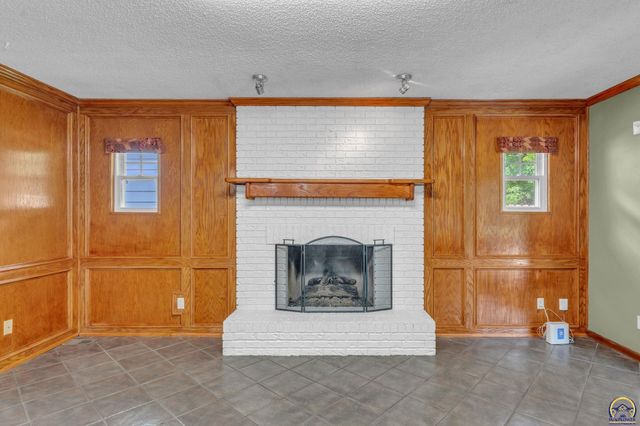 2904 Belle Haven, Lawrence, KS 66046