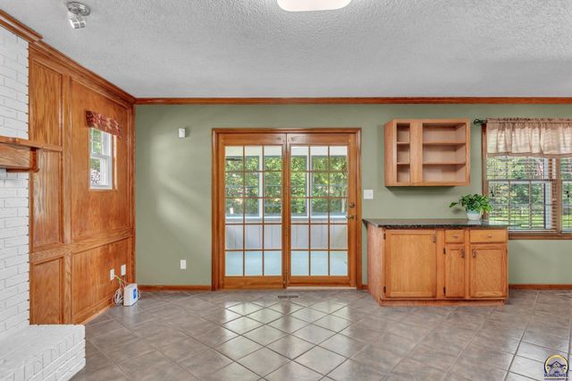 2904 Belle Haven, Lawrence, KS 66046