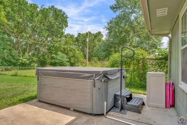 2904 Belle Haven, Lawrence, KS 66046