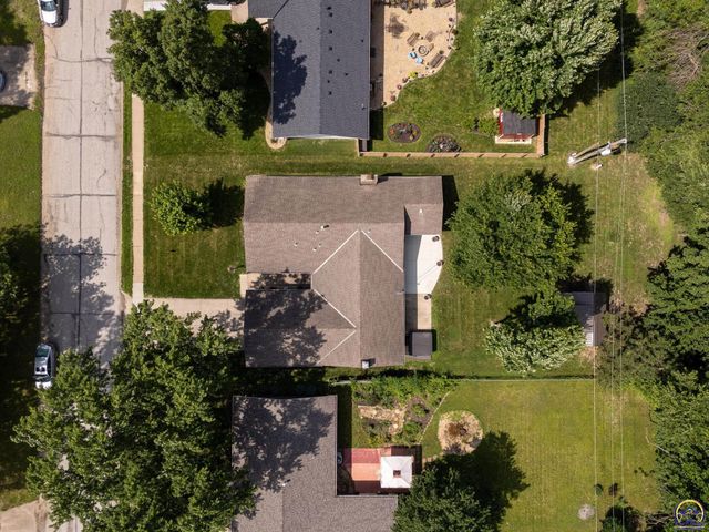 2904 Belle Haven, Lawrence, KS 66046