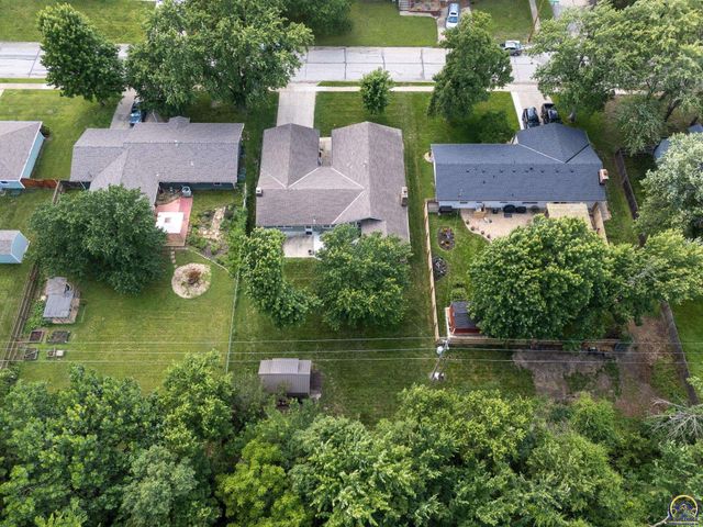 2904 Belle Haven, Lawrence, KS 66046