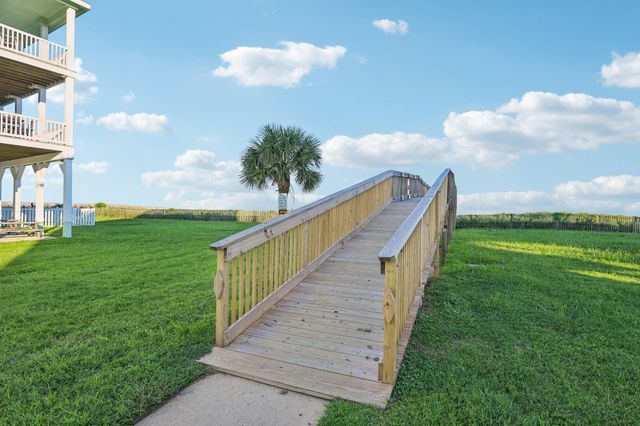 4130 King Rail Circle, Galveston, TX 77554