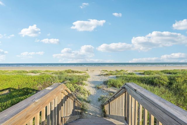 4130 King Rail Circle, Galveston, TX 77554