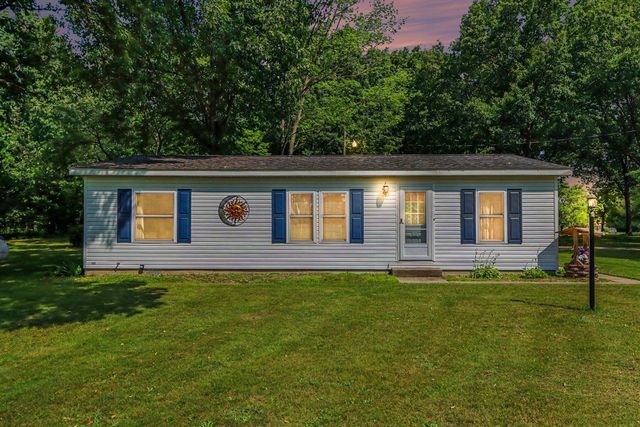 14164 Riverside Drive, Constantine, MI 49042