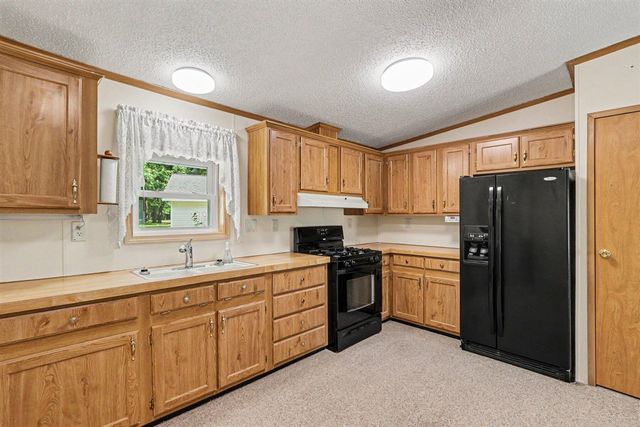 14164 Riverside Drive, Constantine, MI 49042