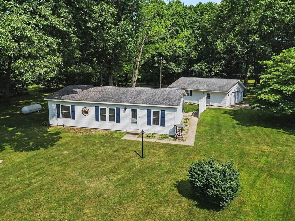 14164 Riverside Drive, Constantine, MI 49042