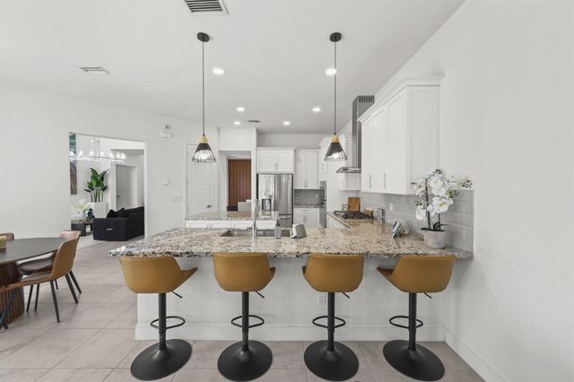 10432 N Lago Vista Circle, Parkland, FL 33076
