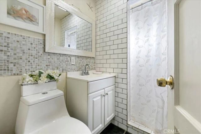 3529 10th Avenue, Los Angeles, CA 90018