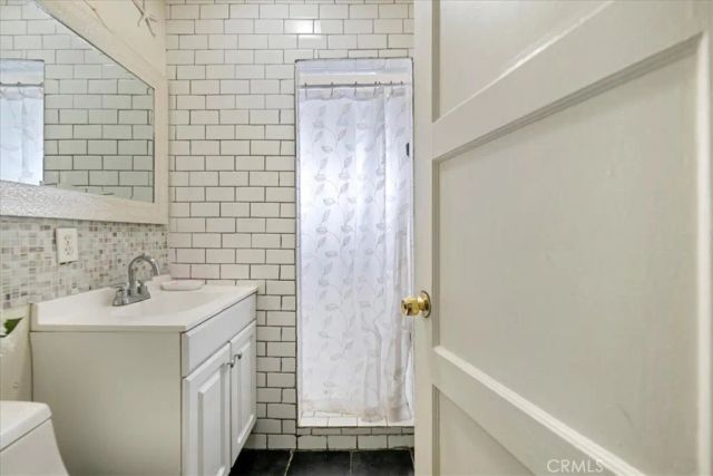 3529 10th Avenue, Los Angeles, CA 90018