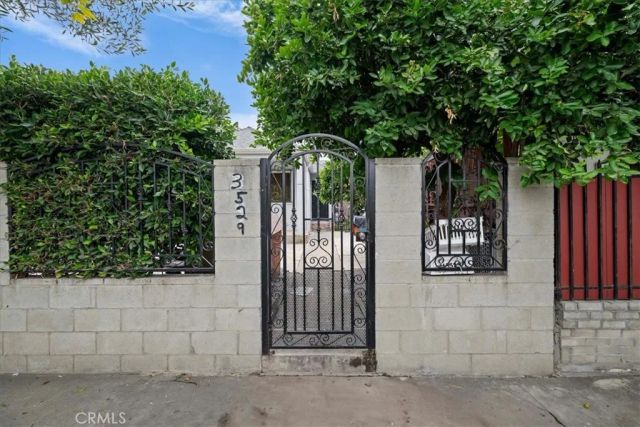 3529 10th Avenue, Los Angeles, CA 90018