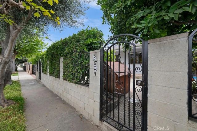 3529 10th Avenue, Los Angeles, CA 90018