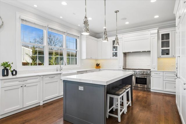 1024 Prairie Lawn Road, Glenview, IL 60025