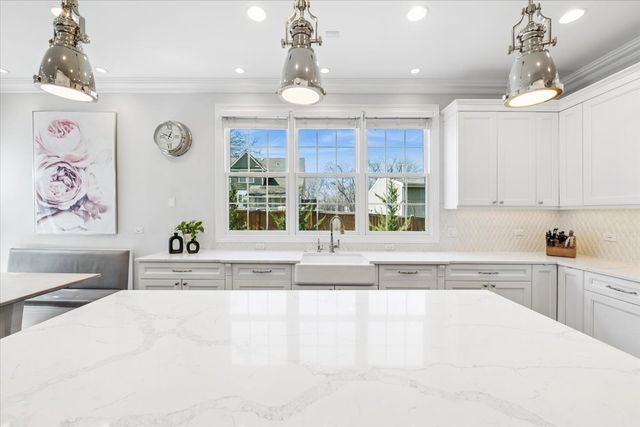 1024 Prairie Lawn Road, Glenview, IL 60025