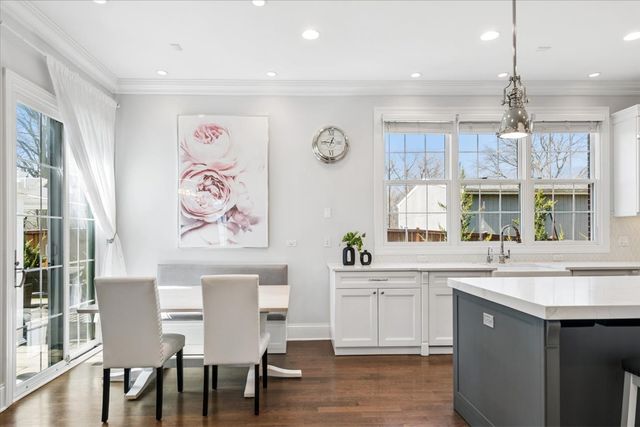 1024 Prairie Lawn Road, Glenview, IL 60025