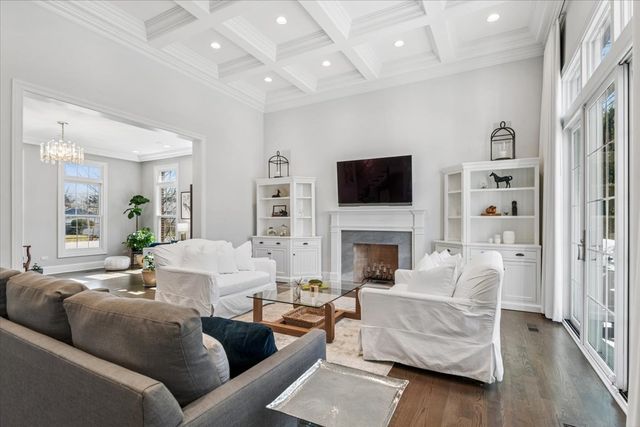 1024 Prairie Lawn Road, Glenview, IL 60025