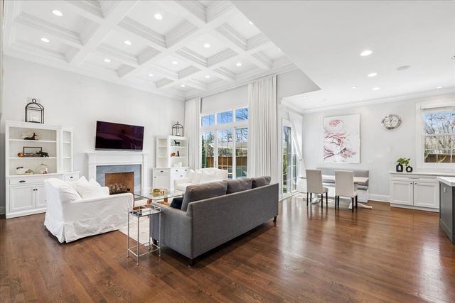 1024 Prairie Lawn Road, Glenview, IL 60025