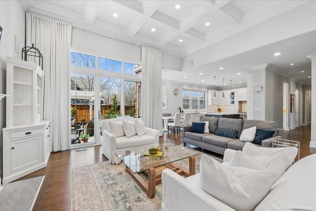 1024 Prairie Lawn Road, Glenview, IL 60025