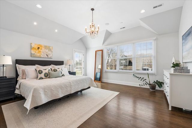 1024 Prairie Lawn Road, Glenview, IL 60025