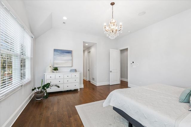 1024 Prairie Lawn Road, Glenview, IL 60025