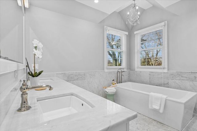 1024 Prairie Lawn Road, Glenview, IL 60025