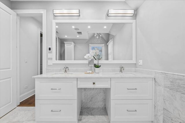 1024 Prairie Lawn Road, Glenview, IL 60025