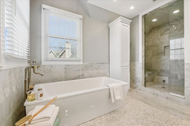 1024 Prairie Lawn Road, Glenview, IL 60025