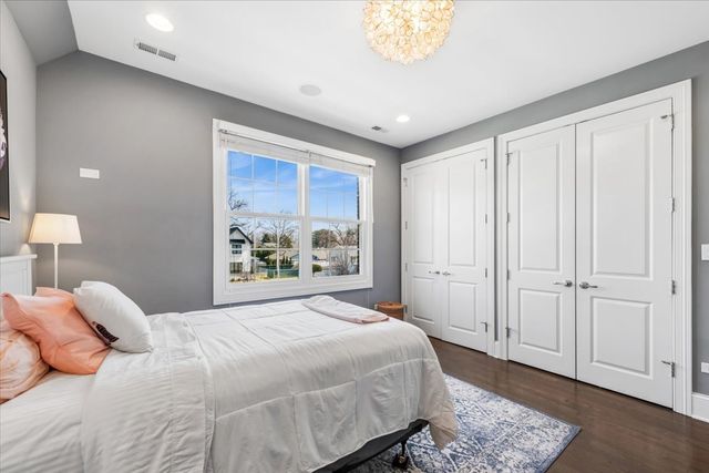 1024 Prairie Lawn Road, Glenview, IL 60025