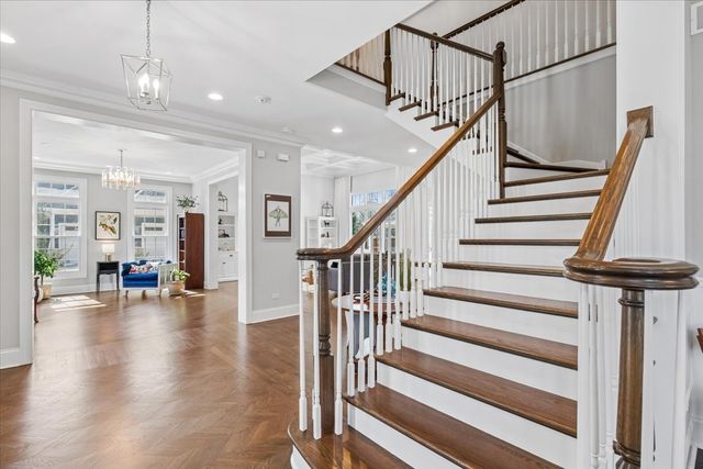 1024 Prairie Lawn Road, Glenview, IL 60025