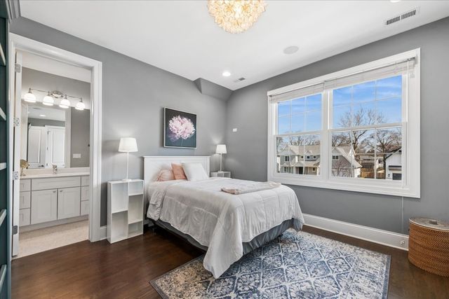 1024 Prairie Lawn Road, Glenview, IL 60025