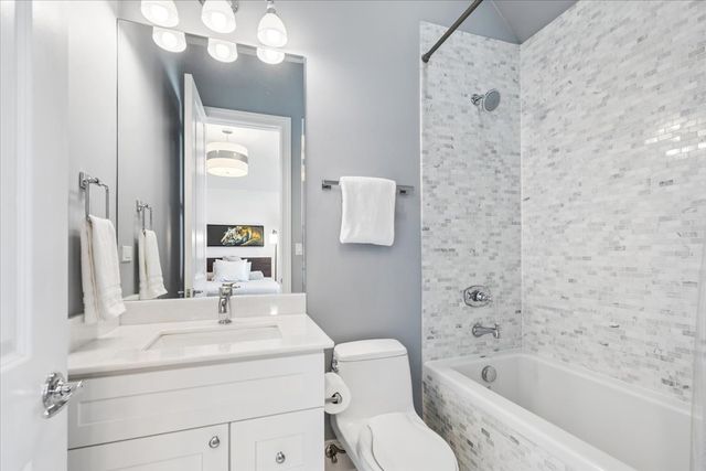 1024 Prairie Lawn Road, Glenview, IL 60025