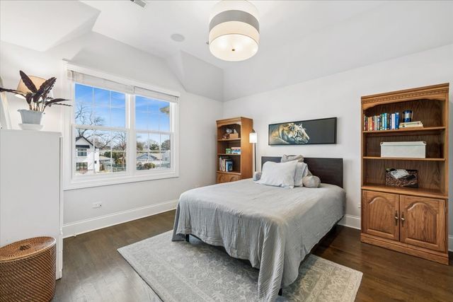 1024 Prairie Lawn Road, Glenview, IL 60025