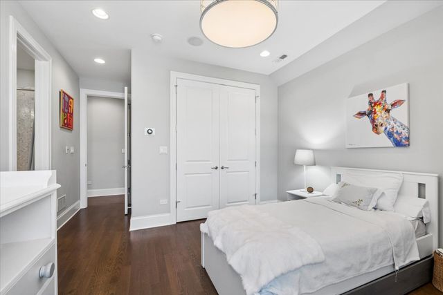 1024 Prairie Lawn Road, Glenview, IL 60025