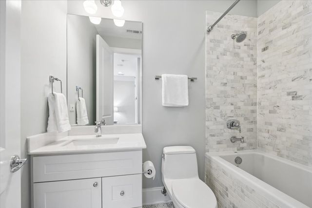 1024 Prairie Lawn Road, Glenview, IL 60025