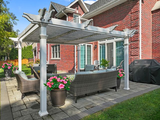 1024 Prairie Lawn Road, Glenview, IL 60025