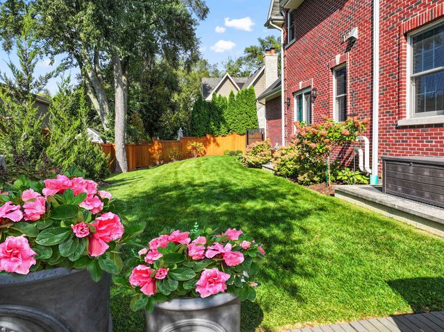 1024 Prairie Lawn Road, Glenview, IL 60025