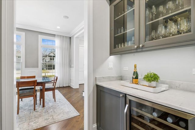 1024 Prairie Lawn Road, Glenview, IL 60025